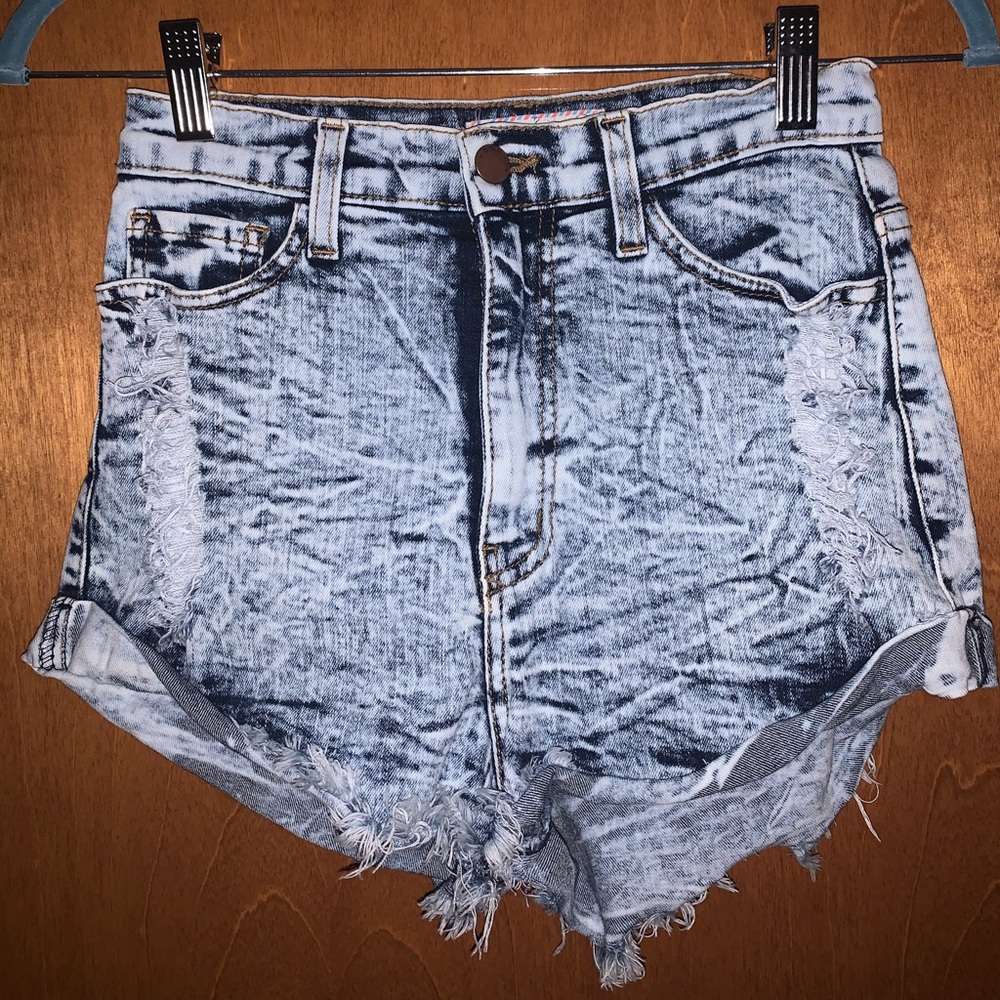 Distressed high waisted jean shorts!